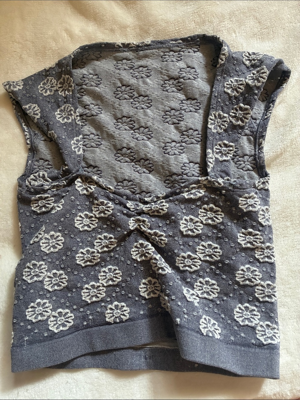 Gray Floral Knit Sleeveless Top - Textured Daisy Pattern